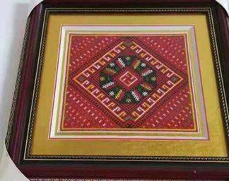 瑶山文创产品火热开售 瑶乡特色绣品惊艳亮相